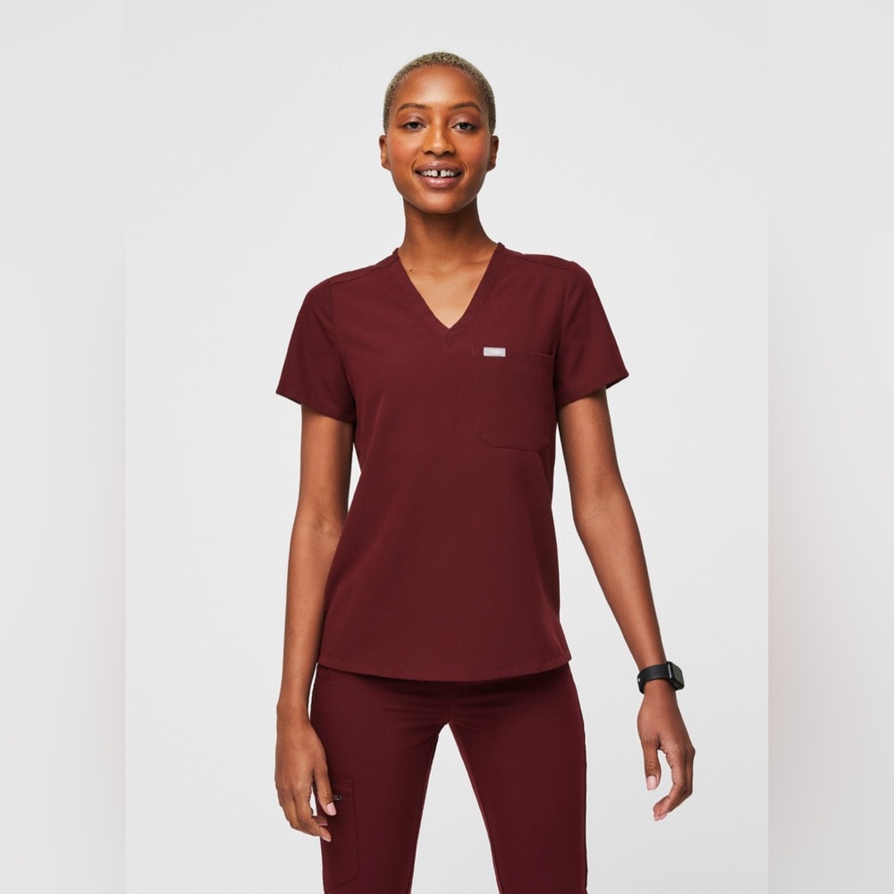 FIGS Catarina one pocket scrub top, BURGUNDY - NEW